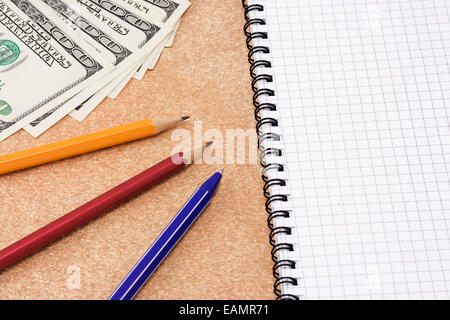 Penne con tampone e di dollari sulla tessitura Foto Stock