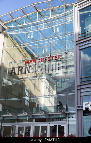 Regno Unito, Manchester, il centro commerciale Arndale, uno di Manchester è la principale area dello shopping. Foto Stock