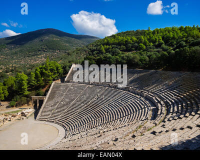 Il Teatro di Epidaurus. Il teatro fu progettato da Polykleitos il giovane nel IV secolo A.C. Foto Stock