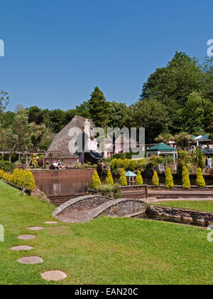 Gli splendidi giardini del villaggio di Cockington, Torbay, Devon, Inghilterra Foto Stock