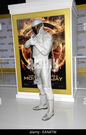 Los Angeles, Stati Uniti d'America. 17 Nov, 2014. Atmosfera presso gli arrivi per la fame di giochi: MOCKINGJAY - Parte 1 Premiere, Nokia Theater L.A. LIVE, Los Angeles, CA Novembre 17, 2014. Credito: Everett Collection Inc/Alamy Live News Foto Stock