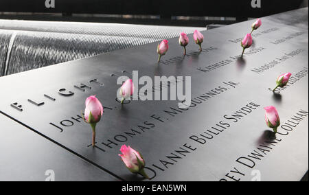 Il memoriale per le vittime di 9/11 al ground zero a New York City. Il 19 novembre 2011. Foto Stock