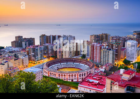 Malaga, Spagna cityscape all'alba. Foto Stock