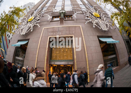 Il Tiffany e Co. flagship store sulla Quinta Avenue nel centro di Manhattan a New York Foto Stock