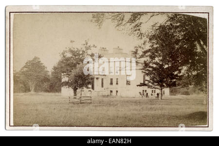 Victorian carte-de-visite, fotografia di una grande casa di campagna, fotografata da C Martin di Alford, circa 1875 Foto Stock