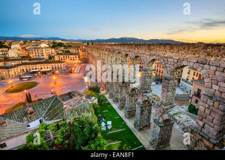 Segovia, Spagna all'antico acquedotto romano. Foto Stock