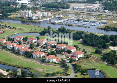 Vista aerea della grande comunità di dune in Myrtle Beach, Carolina del Sud. Tutti i marchi e i loghi sono stati rimossi. Foto Stock