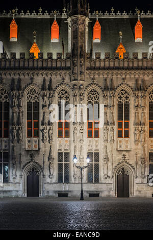 Bruges,Brugges,Belgio,municipio,stadhuis,facciata,notte Foto Stock