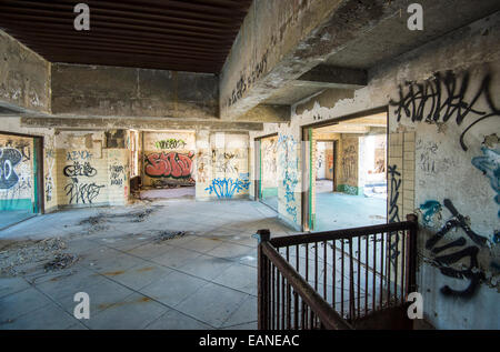 All'interno di abbandonato di alta scuola Foto Stock