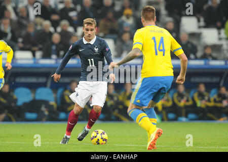 Marseille, Francia. Xviii Nov, 2014. Calcio internazionale amichevole. La Francia contro la Svezia. Antoine Griezmann (Francia) fronteggiata da Pontus Jansson (SWE) Credito: Azione Sport Plus/Alamy Live News Foto Stock