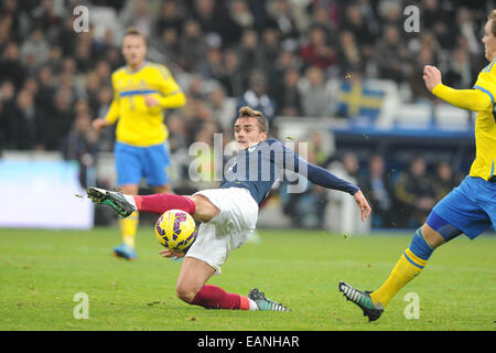 Marseille, Francia. Xviii Nov, 2014. Calcio internazionale amichevole. La Francia contro la Svezia. Antoine Griezmann (Francia) dives in per arrestare il pass Credito: Azione Sport Plus/Alamy Live News Foto Stock