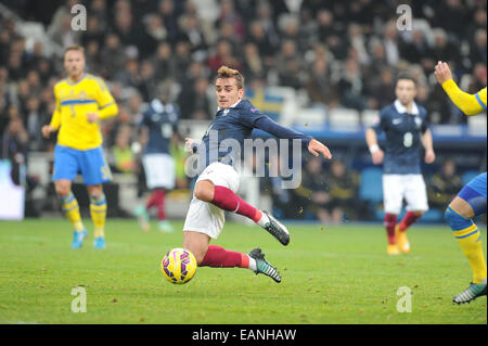 Marseille, Francia. Xviii Nov, 2014. Calcio internazionale amichevole. La Francia contro la Svezia. Antoine Griezmann (Francia) dives in per arrestare il pass Credito: Azione Sport Plus/Alamy Live News Foto Stock