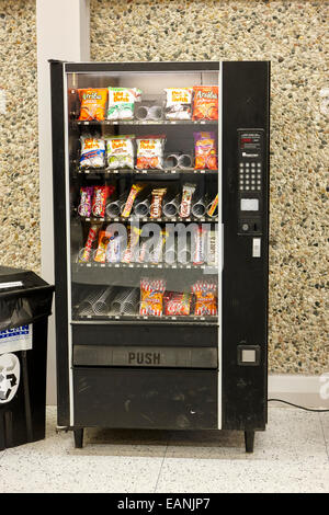 Snack distributore in una high school in America del nord Foto Stock