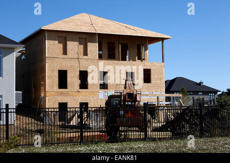 In costruzione Nuovi costruire comunità gated lusso costoso case suburbane saskatoon Saskatchewan Canada Foto Stock