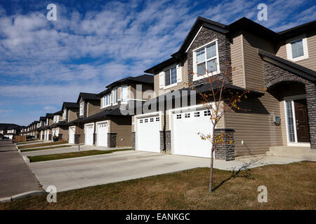 Nuova costruzione di comunità gated motorino di avviamento case suburbane saskatoon Saskatchewan Canada Foto Stock