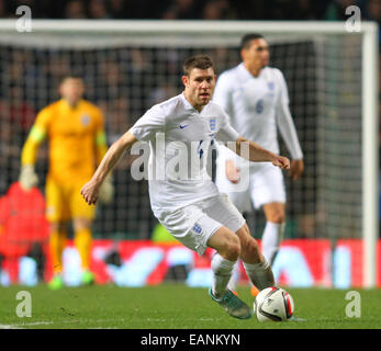 Glasgow, Scozia. Xviii Nov, 2014. Amichevole internazionale. La Scozia contro l'Inghilterra. James Milner di Inghilterra Credito: Azione Sport Plus/Alamy Live News Foto Stock