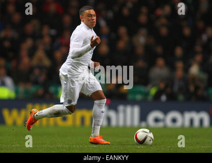 Glasgow, Scozia. Xviii Nov, 2014. Amichevole internazionale. La Scozia contro l'Inghilterra. Alex Oxlade-Chamberlain Credito: Azione Sport Plus/Alamy Live News Foto Stock