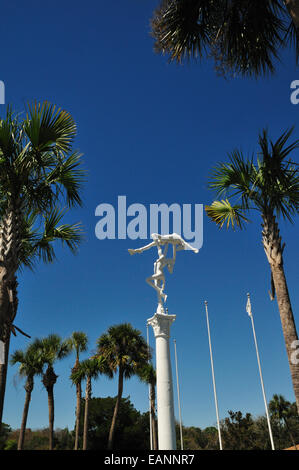 Mermaid statua ad ingresso a Weeki Wachee Springs State Park, Spring Hill, Florida Foto Stock