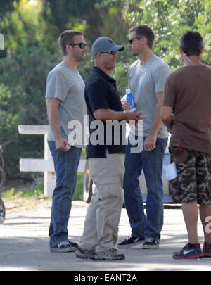 Jordana Brewster è stato avvistato sul set di "Fast and Furious 7' con Cody e Caleb Walker. Il passeggiatore fratelli sono sul set per aiutare a finire l'ultima parte del filmato dopo il loro fratello Paul Walker della morte. Per terminare una scena, 3 corpo raddoppia per pa Foto Stock