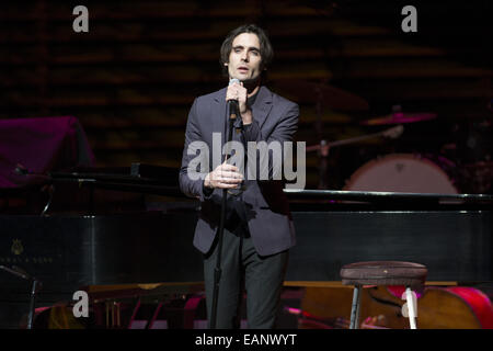 Philadelphia, Pennsylvania, USA. Xviii Nov, 2014. TYSON RITTER, del divieto tutti americani respinge esegue al 2014 Marian Anderson Award in onore di Jon Bon Jovi al Kimmel Center di Philadelphia PA Credito: Ricky Fitchett/ZUMA filo/Alamy Live News Foto Stock