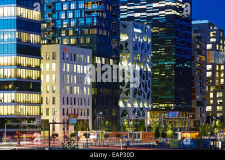 Oslo " codice a barre degli edifici illuminati di notte Foto Stock