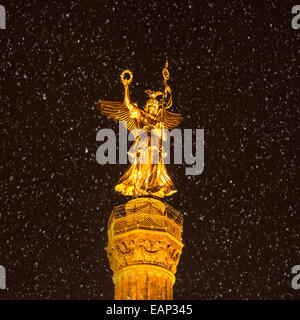 Siegessäule e neve a Berlino Foto Stock