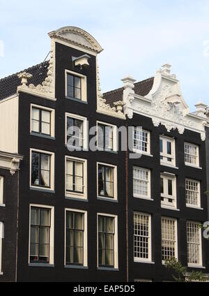 Edificio storico del XVII secolo facciate a timpano a canale Prinsengracht, Amsterdam Foto Stock