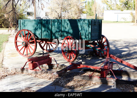 Il vecchio cavallo di legno disegnati farm di carro e slitta bengough Saskatchewan Canada Foto Stock