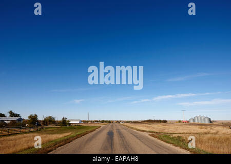 L'autostrada 34 vicino bengough Saskatchewan Canada Foto Stock