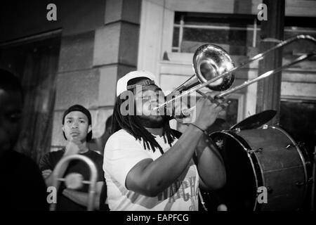 Una jazz band di eseguire sui francesi Street. New Orleans, Louisiana Foto Stock