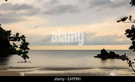 Bo Thong Lang a Bang Saphan splendida piccola baia di sera costa della Thailandia Foto Stock