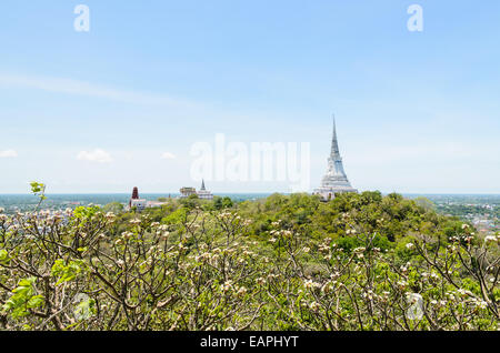 Pagoda in montagna a Phra Nakhon Khiri tempio, sito archeologico in Phetchaburi provincia della Thailandia Foto Stock