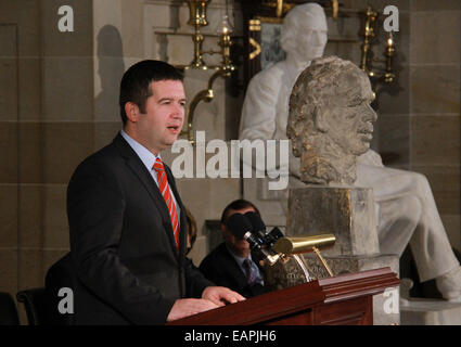 Busto dell'ex Cecoslovacchia e il presidente della Repubblica ceca Vaclav Havel è stato posto negli Stati Uniti Campidoglio di Washington, Stati Uniti d'America, 19 novembre 2014 in occasione del XXV anniversario della caduta della cortina di ferro. Nella foto Czech Camera dei Deputati presidente Jan Hamacek. (CTK foto/Martin Weiser) Foto Stock