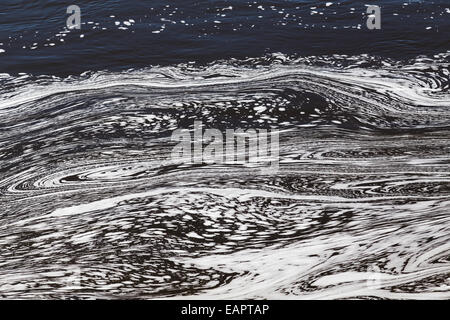 Acqua con Swirly Patterns in fiume Ottawa Foto Stock