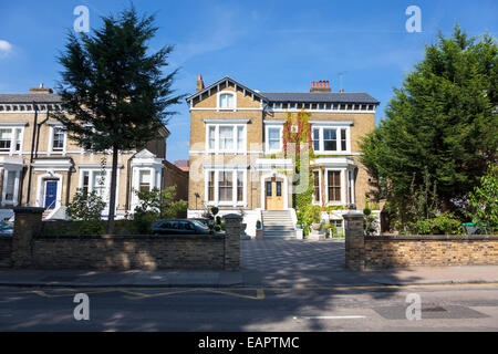 Una casa di famiglia nel sobborgo di Londra Foto Stock