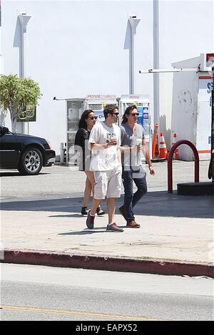 Lukas Haas gode del caffè su Robertson Boulevard con un amico dotato di: Lukas Haaas dove: Los Angeles, California, Stati Uniti quando: 18 Maggio 2014 Foto Stock