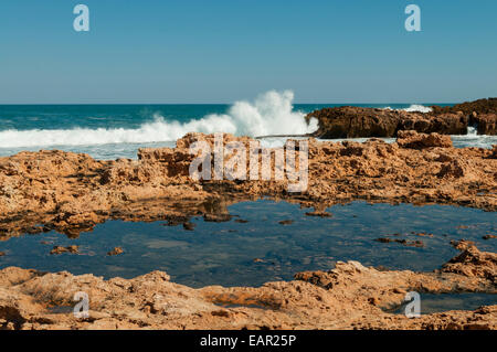 Surf rompe al punto Quobba, Coral Coast, WA, Australia Foto Stock