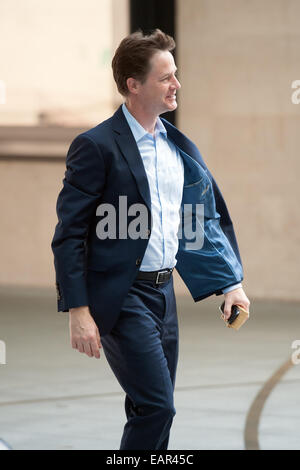 La Andrew Marr visualizza gli arrivi presso il Centro Televisivo della BBC. Dotato di: Nick Clegg dove: Londra, Regno Unito quando: 18 Maggio 2014 Foto Stock