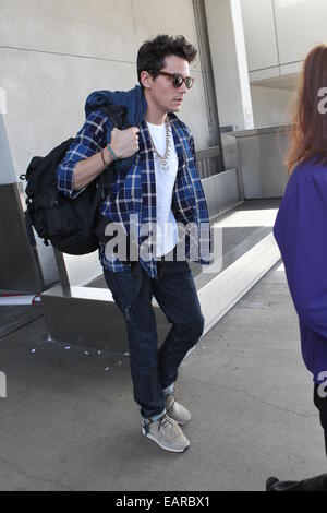 John Mayer a Los Angeles International (LAX) aeroporto con: John Mayer dove: Los Angeles, California, Stati Uniti quando: 17 Maggio 2014 Foto Stock