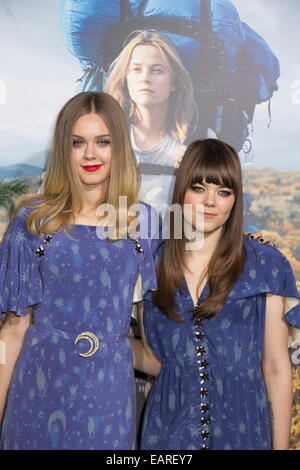 Los Angeles, California, USA. Il 19 Novembre, 2014. Sorelle Johanna e Klara Söderberg (Kit di primo soccorso Band) arrivano a Los Angeles Premiere "wild' a Samuel Goldwyn Theatre di Los Angeles Vivere il 19 novembre 2014 a Los Angeles, California. VWPics/Alamy Live News Foto Stock