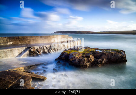 Una lunga esposizione immagine di Ness Porto isola di Lewis, Western Isles, Ebridi Esterne, Scotland Regno Unito Foto Stock