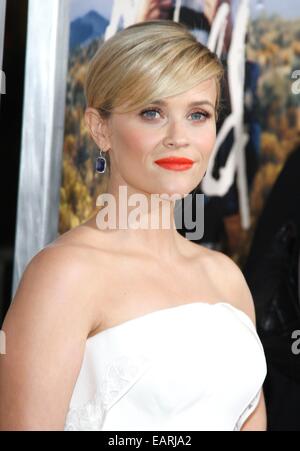 Beverly Hills, in California, Stati Uniti d'America. Xix Nov, 2014. Reese Witherspoon presso gli arrivi per WILD Premiere, AMPAS Samuel Goldwyn Theatre, Beverly Hills, CA Novembre 19, 2014. Credito: Elizabeth Goodenough/Everett raccolta/Alamy Live News Foto Stock