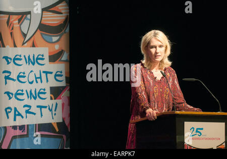 La famiglia tedesca il Ministro Manuela Schwesig parla durante la celebrazione di questo anniversario venticinque anni il diritto dei bambini la Convenzione a tende Tepee am Kanzleramt a Berlino, Germania, 20 novembre 2014. L'ONU è il diritto dei bambini la convenzione dei diritti dei bambini e dei giovani. Foto: FRIEDRICH BUNGERT/dpa Foto Stock