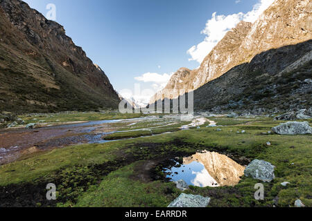 Tramonto a Llamacorral camping posto, Santa Cruz valley, Cordillera Blanca, Ande, Perù, Sud America Foto Stock