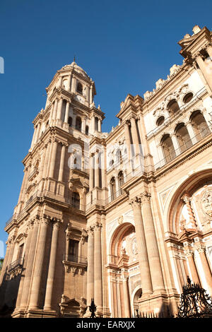 Architettura Barocca esterno della chiesa cattedrale della città di Malaga, Spagna - Santa Iglesia Catedral Basílica de la Encarnación Foto Stock