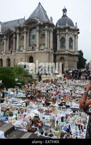 Bric a brac a Lille Braderie di fronte al Palais des Beaux Arts, Francia Europa Foto Stock