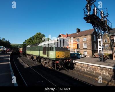 Vintage alimentate a gasolio locomotibe Sybilla a Grosmont stazione sulla North Yorkshire Moors Railway,vicino a Whitby, North Yorkshire, Foto Stock