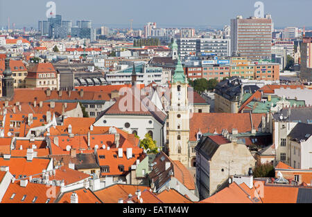 BRATISLAVA, Slovacchia - 11 ottobre 2014: modulo di Outlook st. Martins cattedrale alla città. Foto Stock