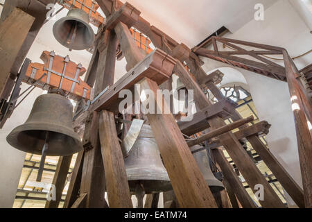 BRATISLAVA, Slovacchia - 11 ottobre 2014: Le campane sulla St. Martins cattedrale. Foto Stock