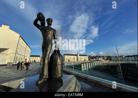 Stock Photo - International Sailor statua in bronzo, commemora la battaglia dell'Atlantico. Foto Stock